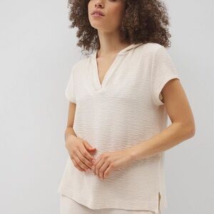 24/7 by SOMA Crinkle knit short sleeve v-neck hoodie & 5” short lounge set SMALL